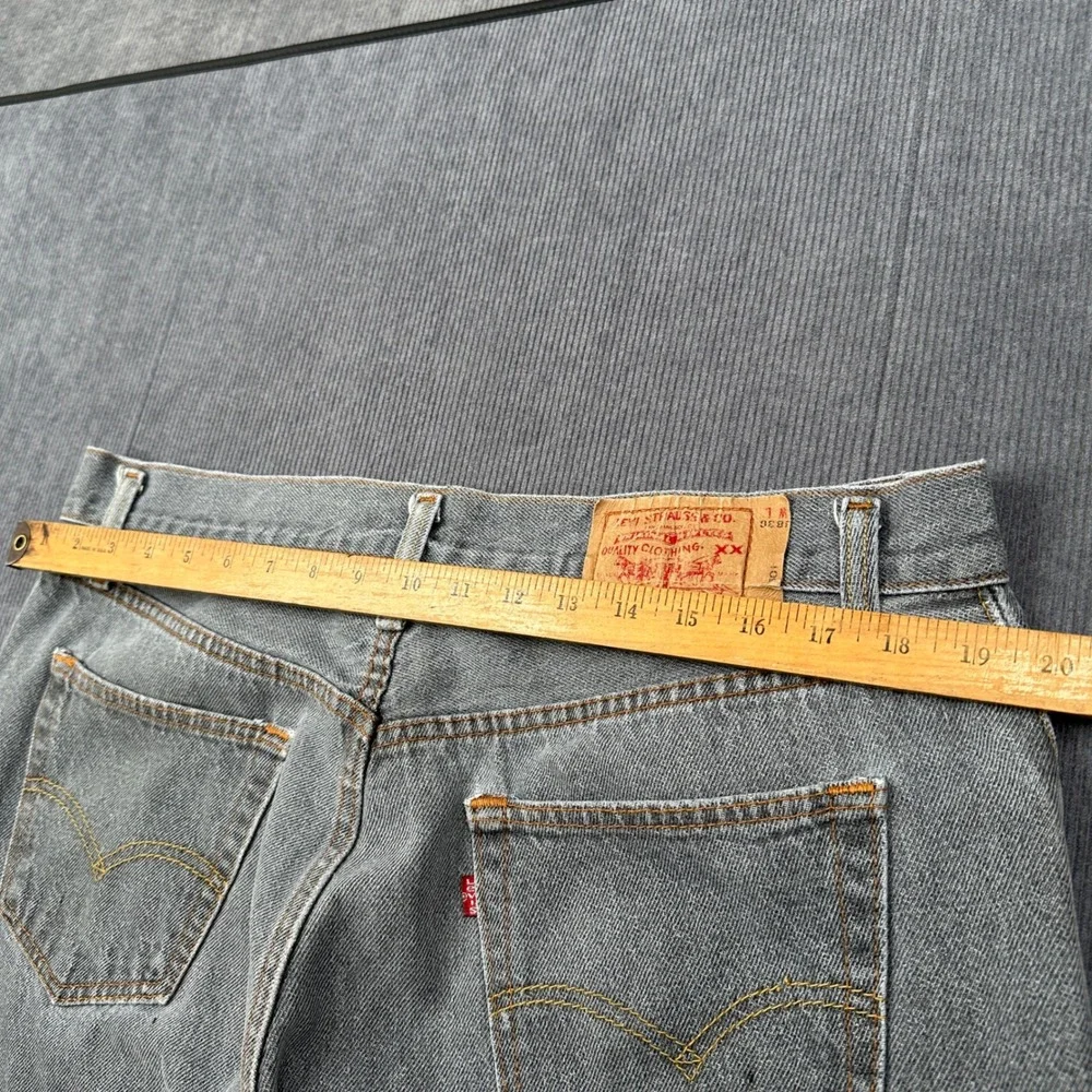 Levis 501 Mens Straight Leg Button Fly Gray Denim Jeans 38x30 Vintage Look Y2K